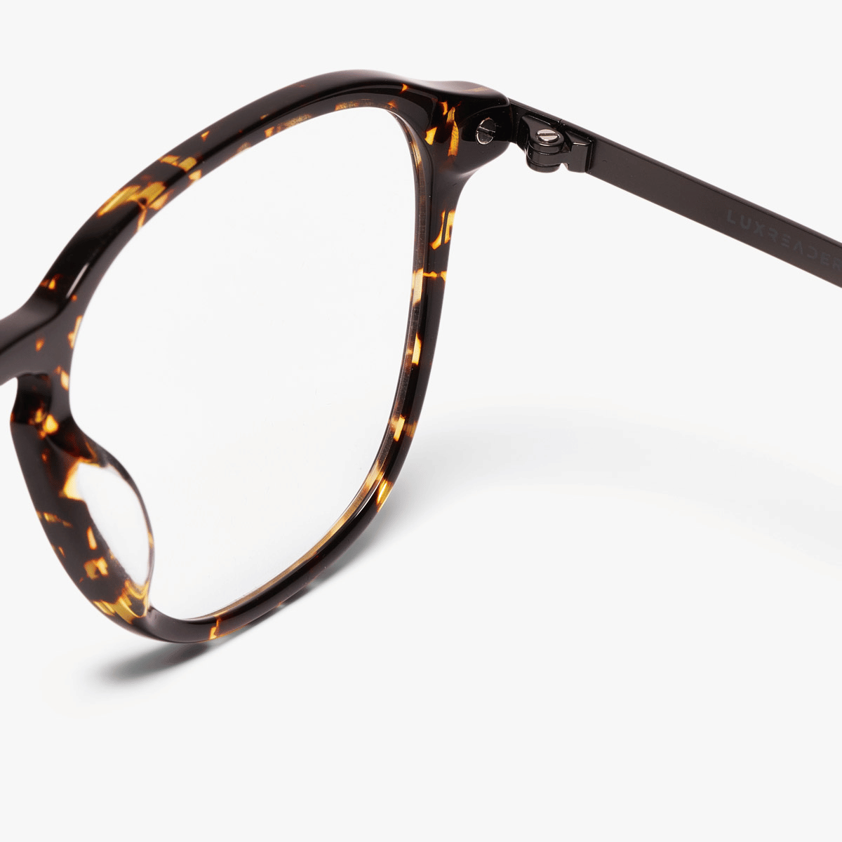Luxreaders stylish Men's Rønne Dark Turtle Reading glasses. Made from Titanium in a Square shape.