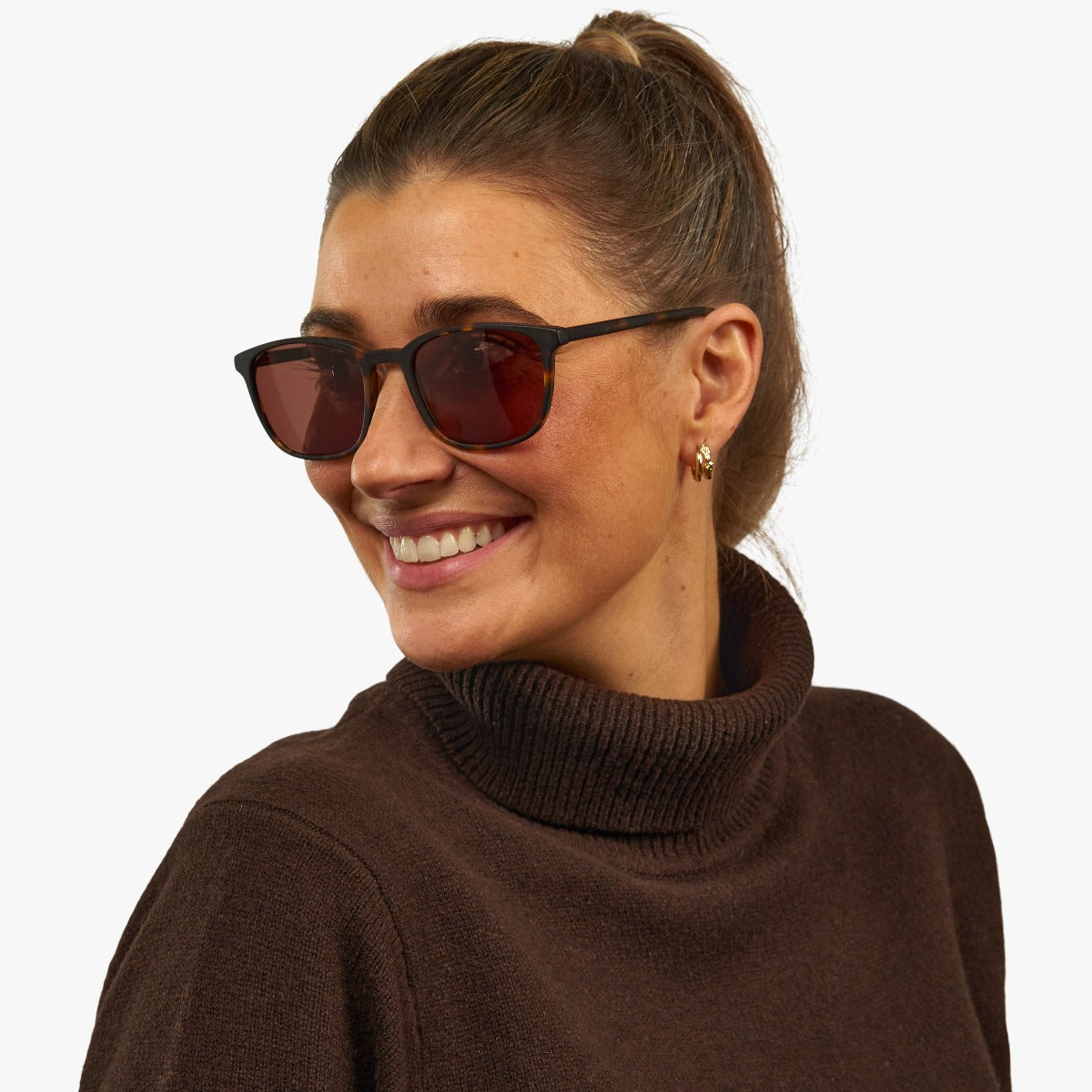 Person wearing Ebeltoft Dark Turtle glasses