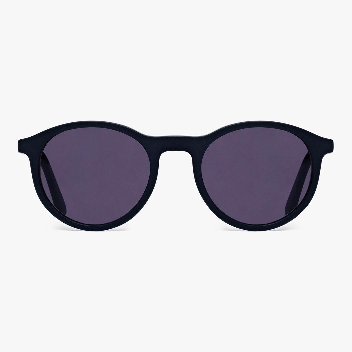 Løkken Black round sunglasses with black frame and dark lenses