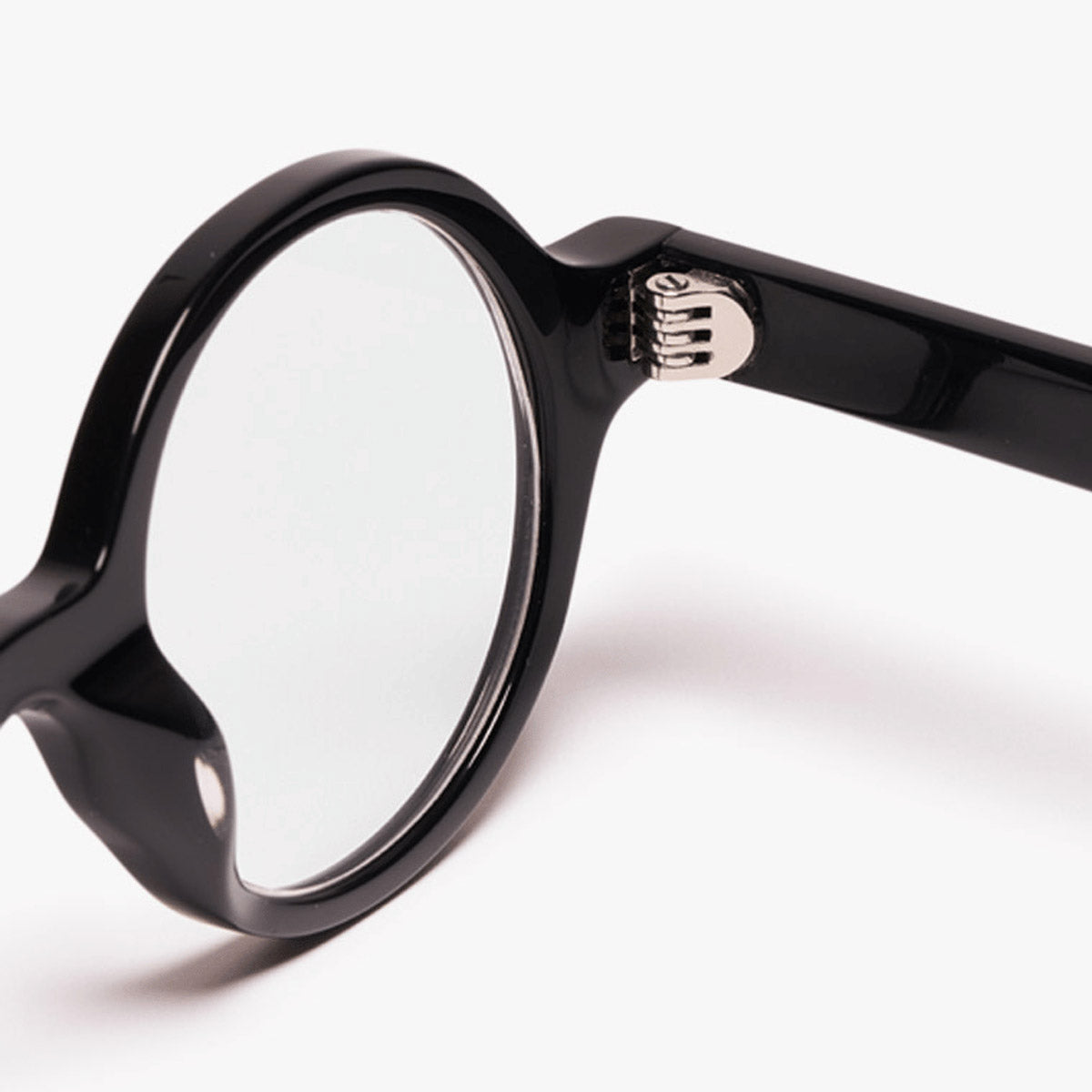 Round black glasses with metallic hinge detail