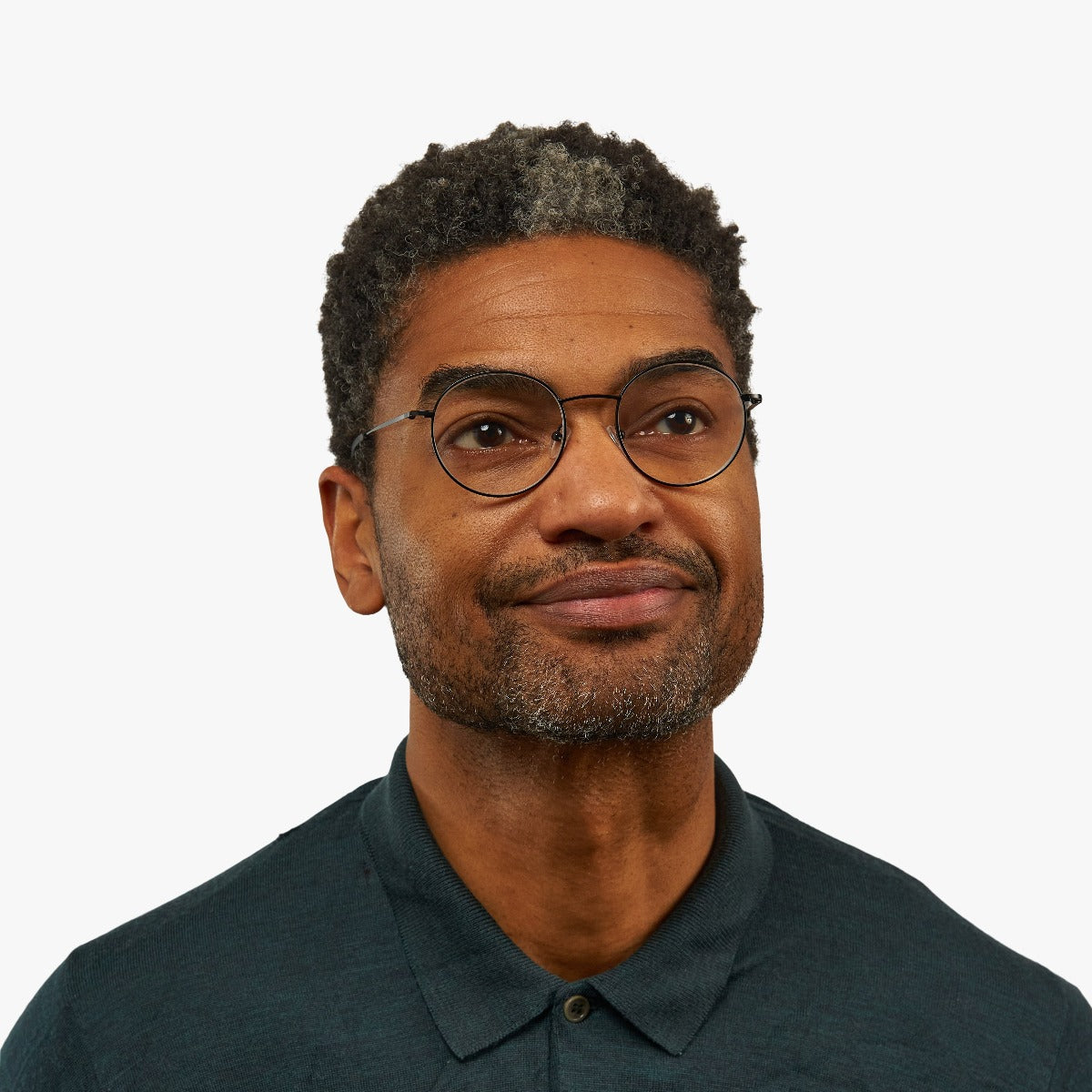 Person wearing Tromsø Black round eyeglasses