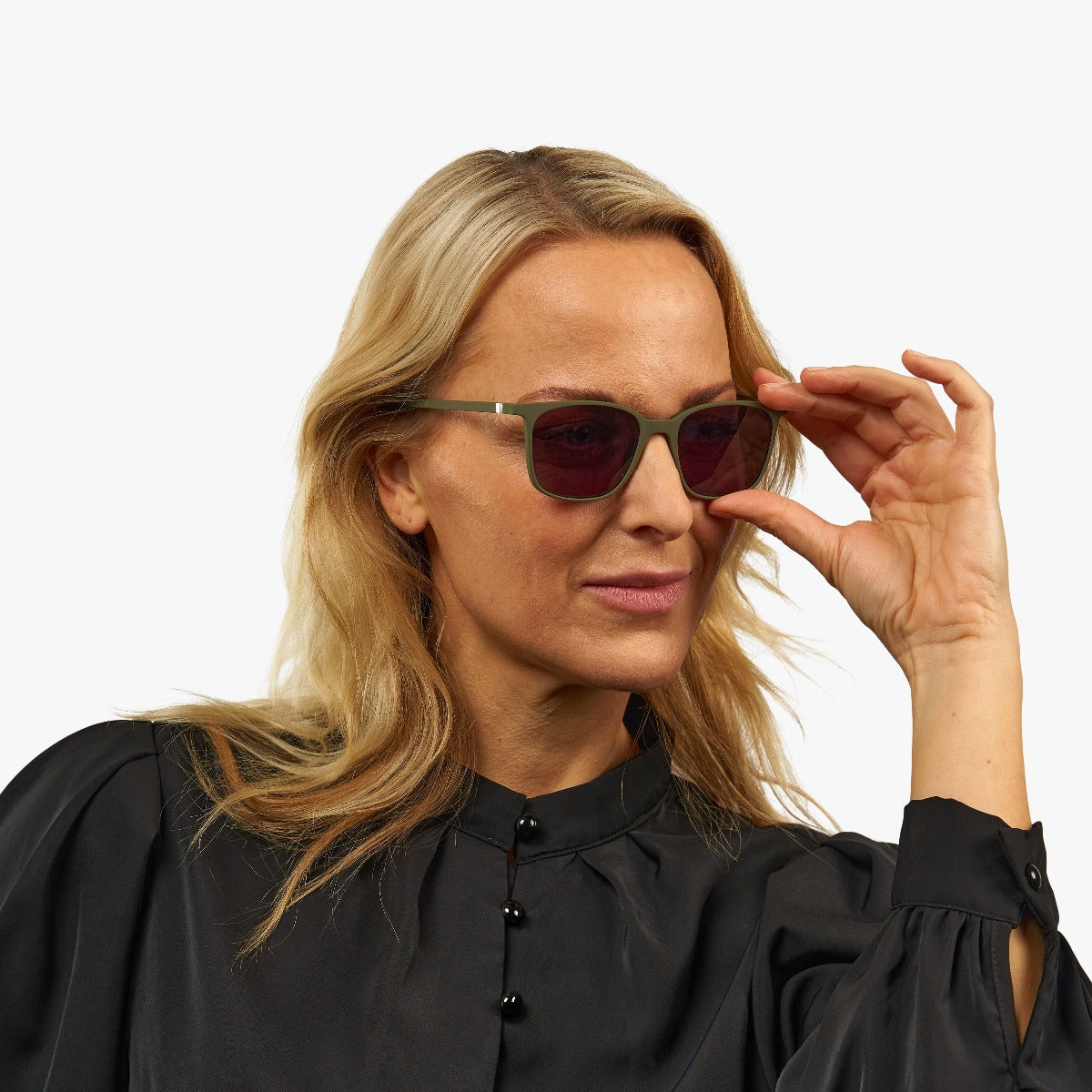 Person wearing Women's Fyn Dark Army glasses