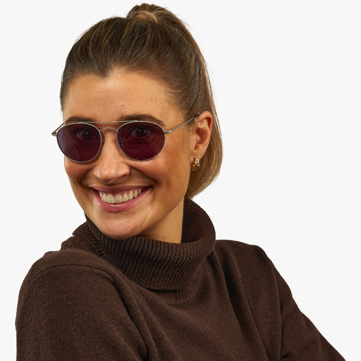 Person wearing Women's Göteborg Steel reading glasses