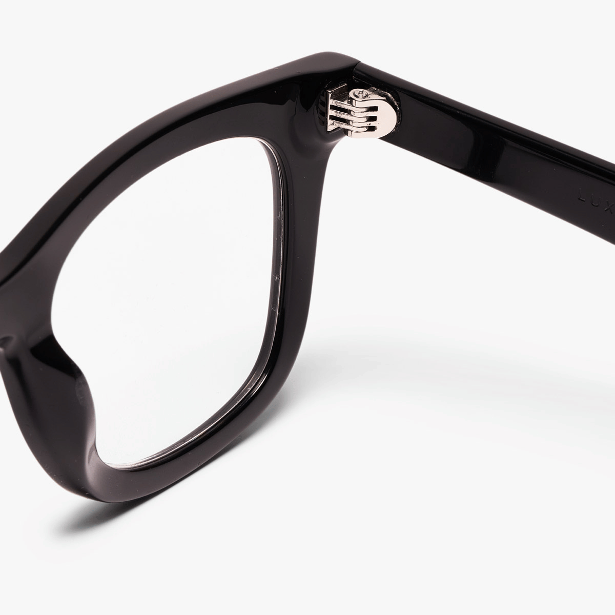 Black Samsø glasses with thick frame and silver hinges