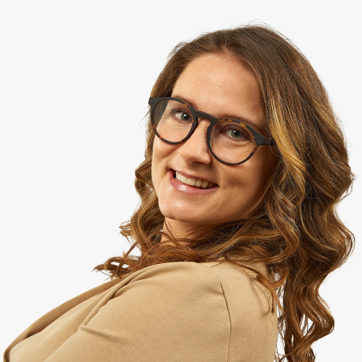 womens-trondheim-dark-turtle_reading-glasses_female-model-1.jpg?v=1771417987&width=1200